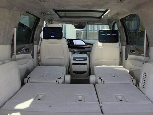Used 2023 Cadillac Escalade ESV Sport Platinum AWD/4WD image 10