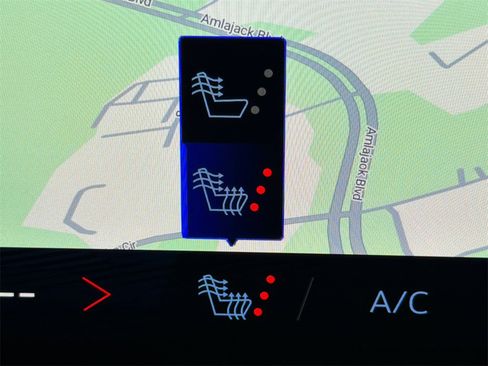 Used 2025 Chevrolet Suburban LT w/ Comfort Package image 31