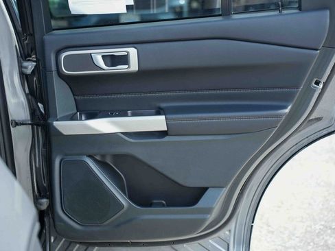 Used 2023 Ford Explorer XLT w/ Equipment Group 202A AWD/4WD image 20