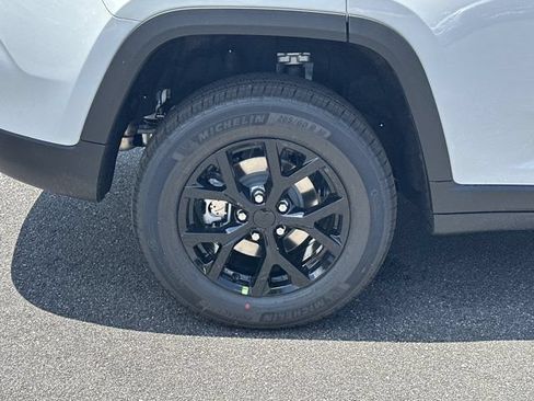 New 2026 Jeep Grand Cherokee Altitude RWD image 17