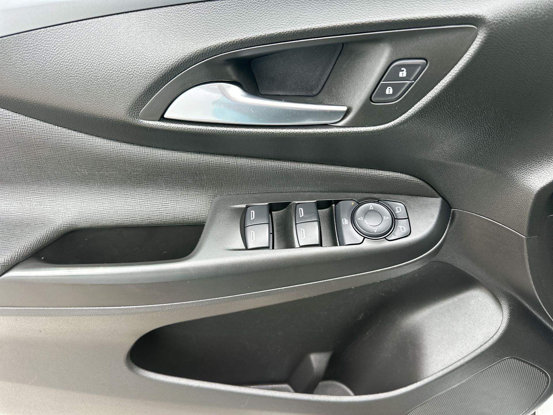 Used 2024 Buick Envista Preferred w/ Advanced Safety Package FWD image 23