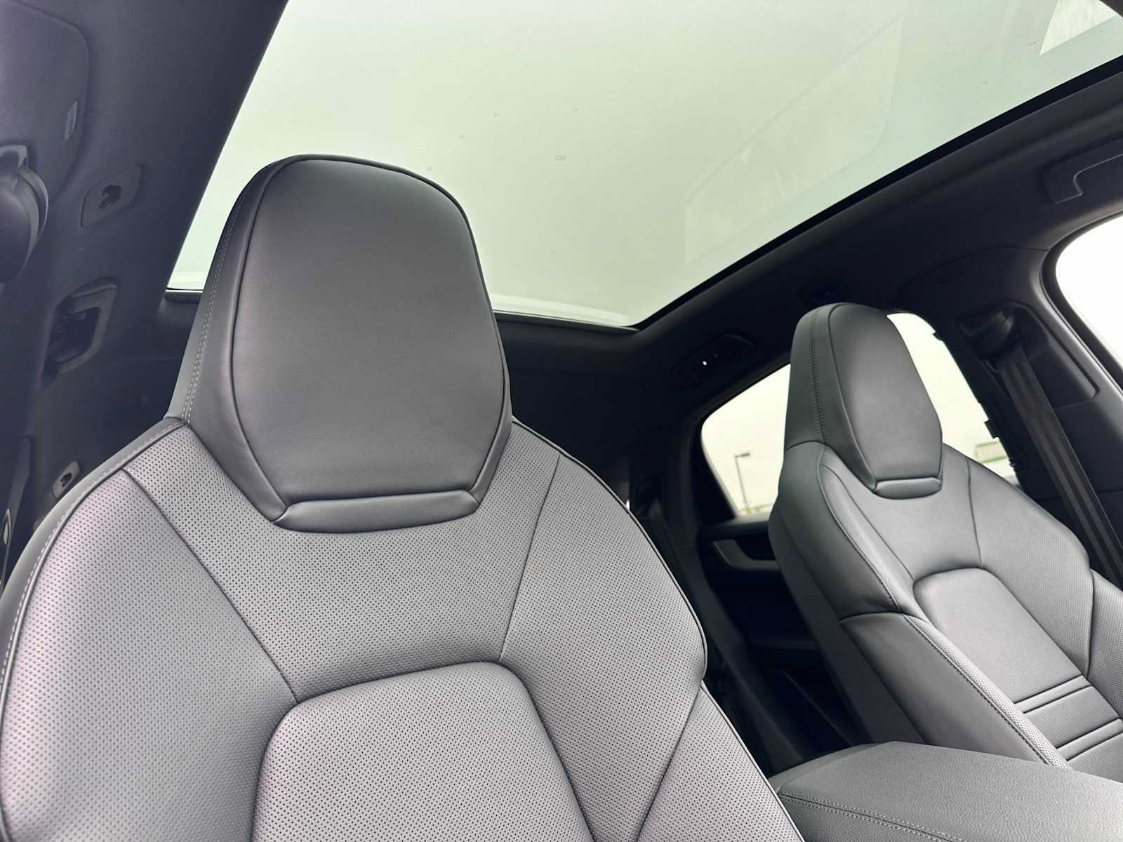 New 2025 Porsche Cayenne Coupe AWD/4WD image 18