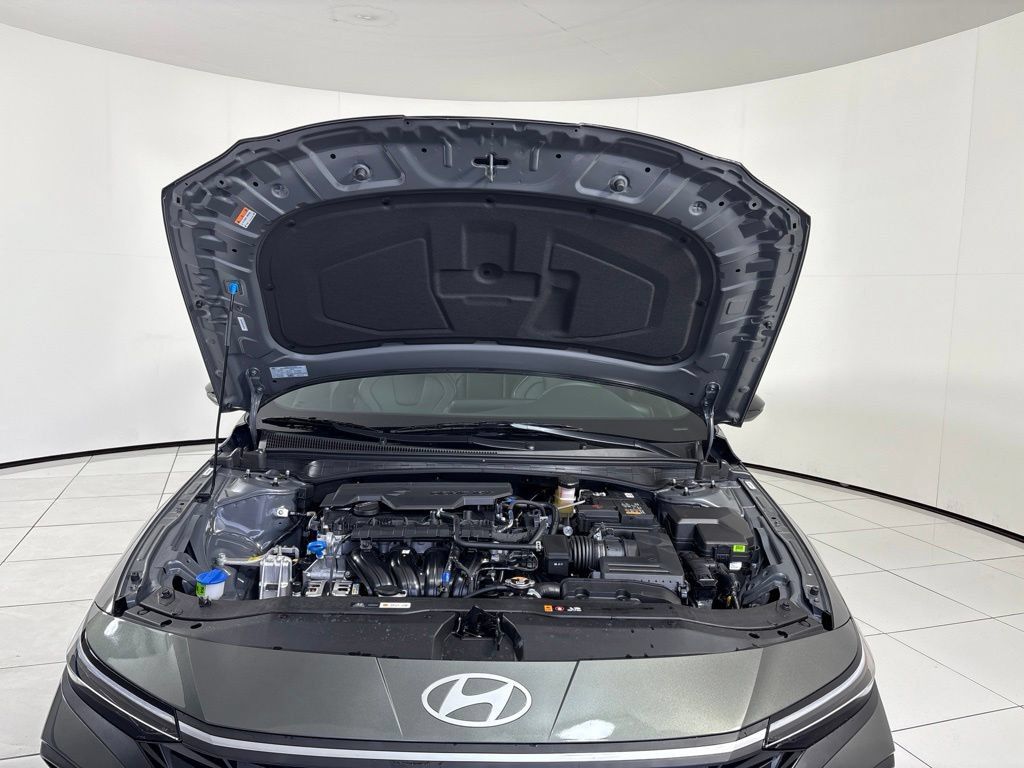 New 2026 Hyundai Elantra SEL Sport FWD image 11