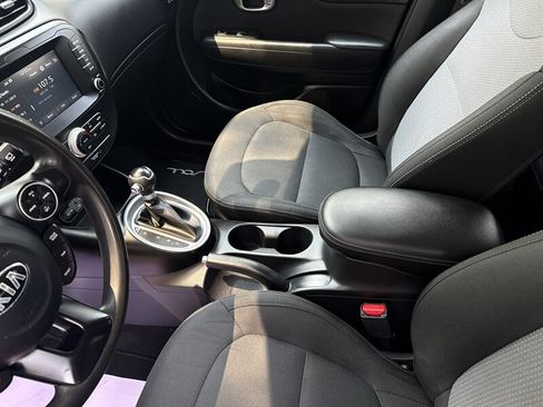 Used 2018 Kia Soul + FWD image 30