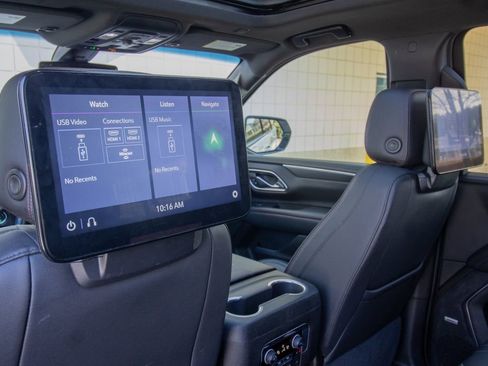 Used 2021 Chevrolet Suburban RST w/ Luxury Package image 19