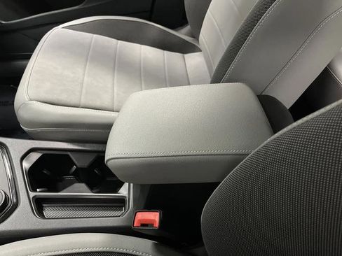 Used 2024 Volkswagen Taos SE w/ Panoramic Sunroof Package image 19