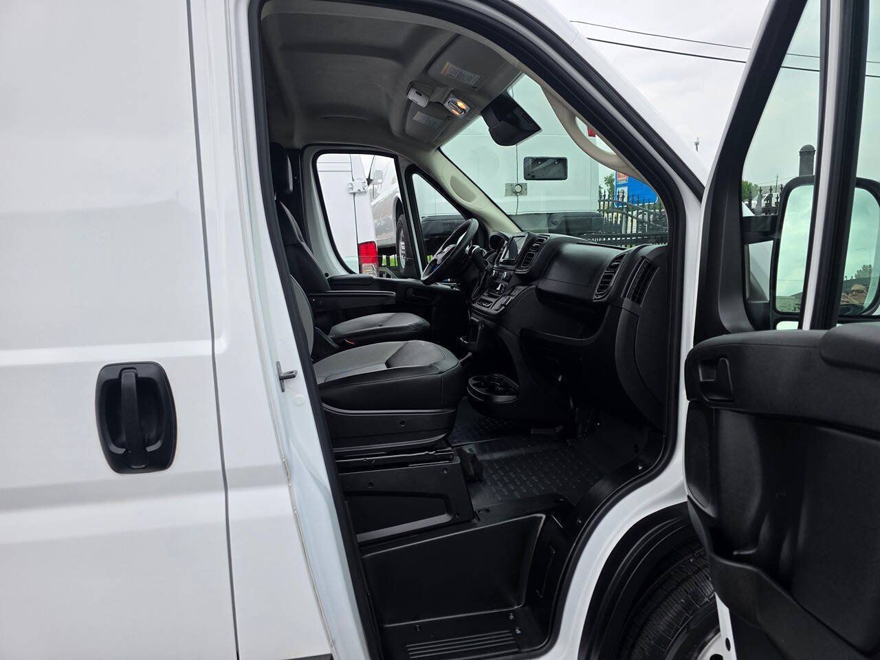 Used 2025 RAM ProMaster 3500 w/ Convenience Group FWD image 13