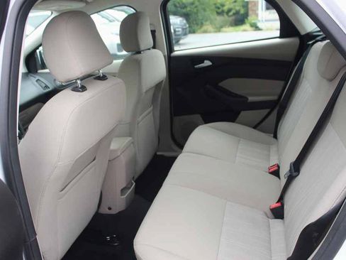 Used 2015 Ford Focus SE FWD image 25