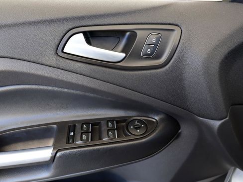 Used 2019 Ford Escape SE FWD image 35