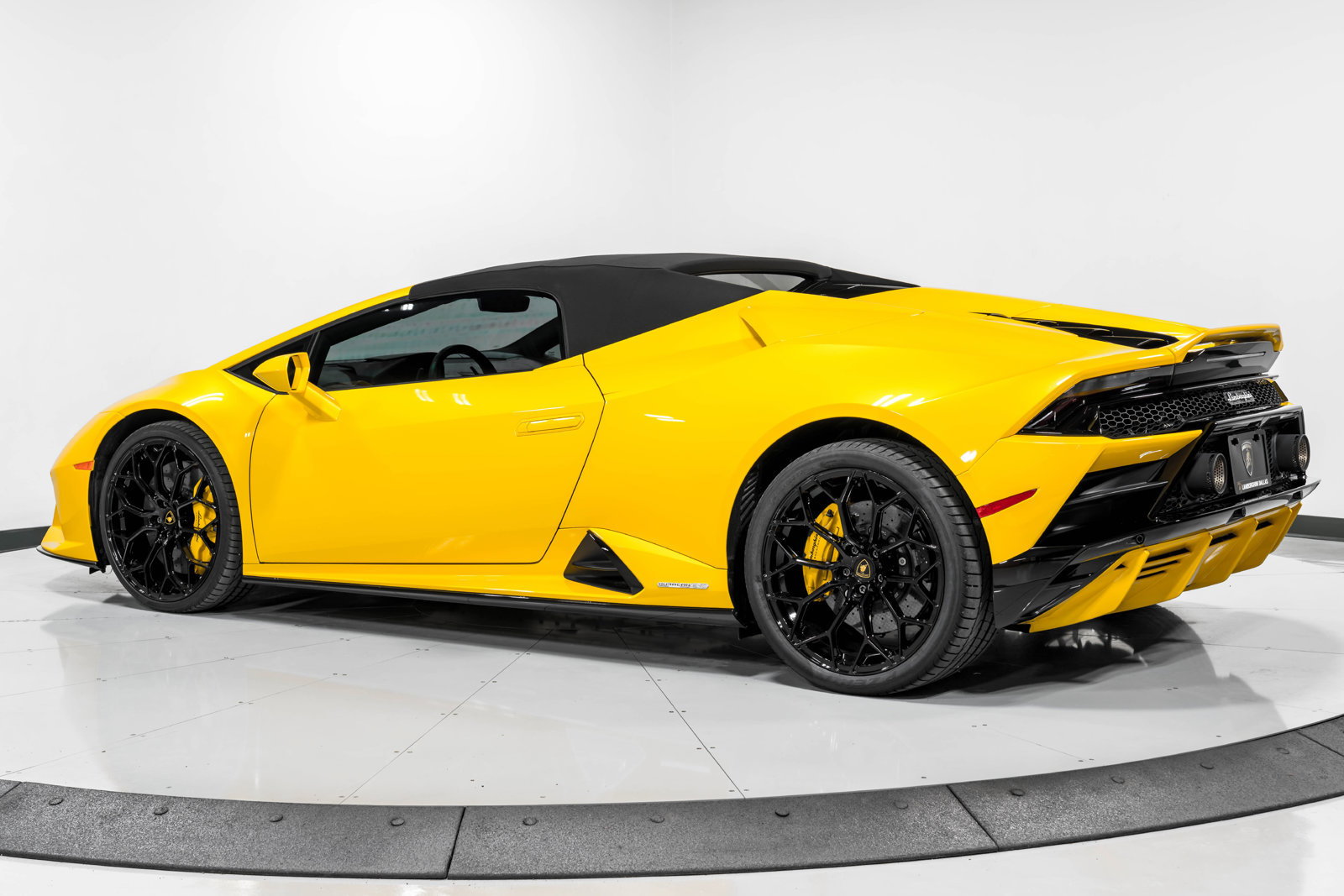 Used 2024 Lamborghini Huracan EVO AWD/4WD image 43