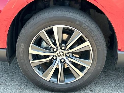 Used 2023 Toyota Venza LE AWD/4WD image 16