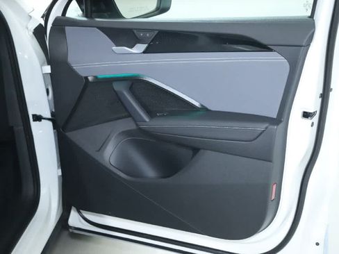 Certified 2026 Volkswagen Tiguan SE R-Line FWD image 34