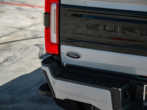 Used 2026 Ford F450 Platinum w/ FX4 Off-Road Package image 38