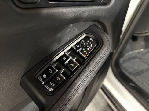 Used 2024 Porsche Macan AWD/4WD image 13