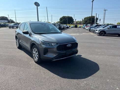 Used 2024 Ford Escape Active w/ Cold Weather Package FWD image 2