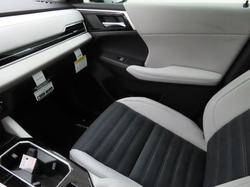 New 2026 Mitsubishi Outlander SE FWD image 19