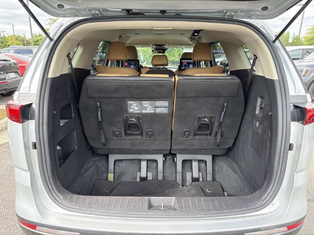 Used 2023 Kia Carnival LX FWD image 12