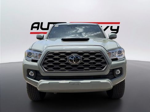 Used 2022 Toyota Tacoma TRD Off-Road AWD/4WD image 2