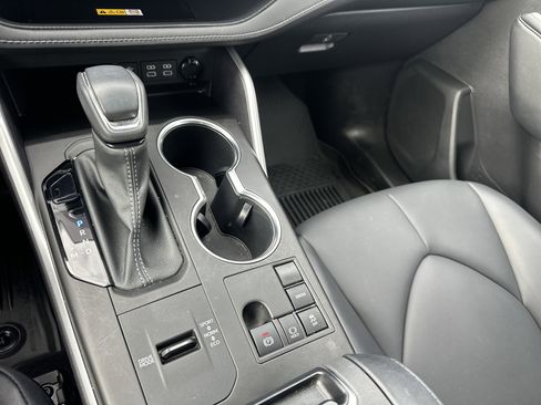 Used 2023 Toyota Highlander XLE image 19