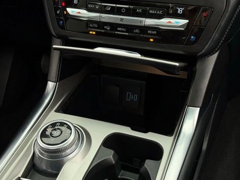 Used 2020 Ford Explorer Platinum w/ Premium Technology Package image 35