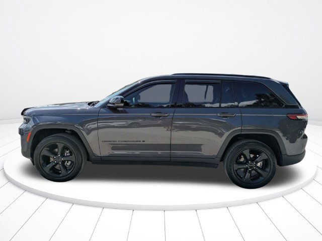 Used 2023 Jeep Grand Cherokee Altitude RWD image 7
