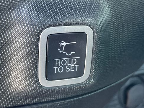 Used 2024 Jeep Grand Cherokee Limited image 21