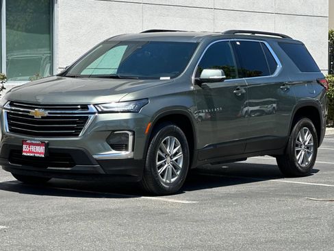 Used 2023 Chevrolet Traverse LT FWD image 8