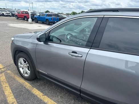 Used 2019 GMC Terrain SLE w/ Driver Convenience Package FWD image 14