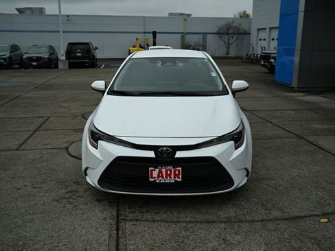 Used 2023 Toyota Corolla LE image 3