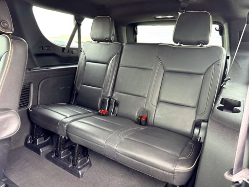 Used 2023 Chevrolet Suburban Premier image 17