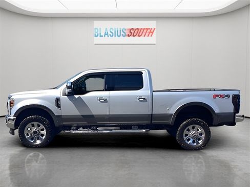 Used 2019 Ford F350 Lariat w/ Chrome Package image 6