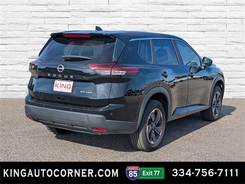 Used 2024 Nissan Rogue SV image 5