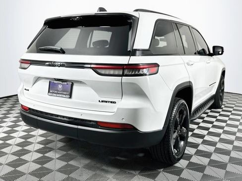 Used 2024 Jeep Grand Cherokee Limited w/ Luxury Tech Group II AWD/4WD image 24