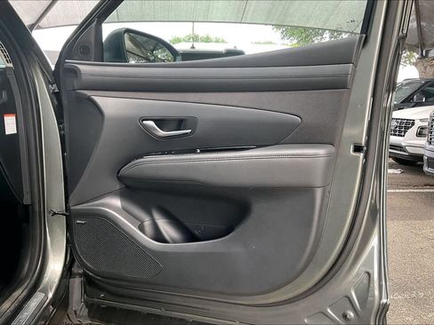 Certified 2025 Hyundai Tucson Limited AWD/4WD image 23
