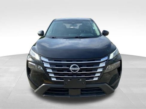 Used 2025 Nissan Rogue SV image 2