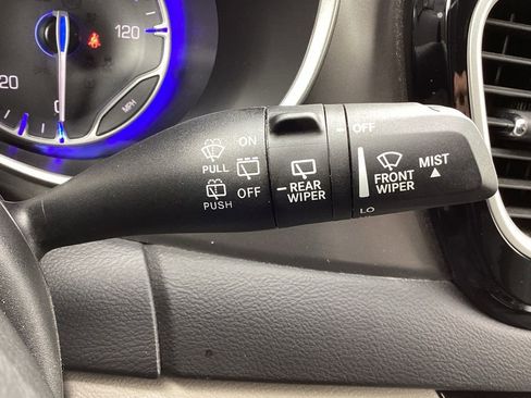 Used 2024 Chrysler Pacifica Touring-L image 31