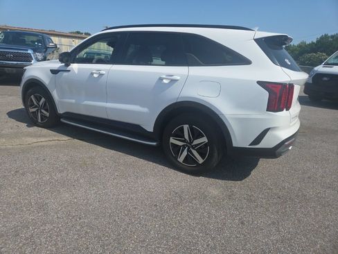 Used 2023 Kia Sorento S w/ Panoramic Sunroof Package FWD image 8