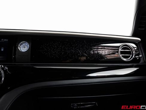 Used 2022 Rolls-Royce Ghost w/ Ghost Package image 33