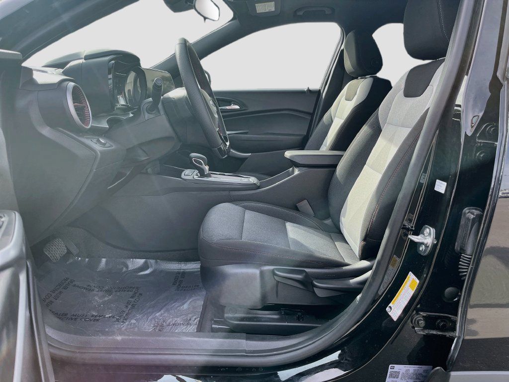 Used 2026 Chevrolet Trax RS w/ Sunroof Package FWD image 19