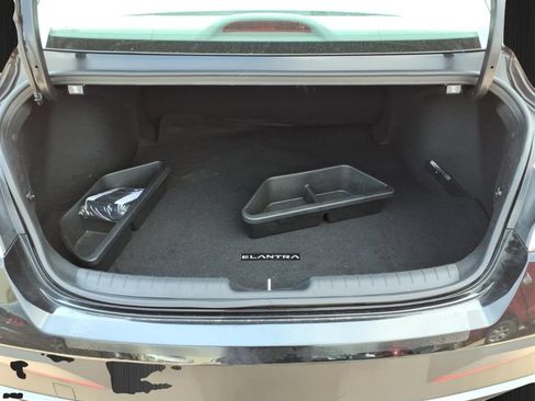Used 2025 Hyundai Elantra Hybrid FWD image 8