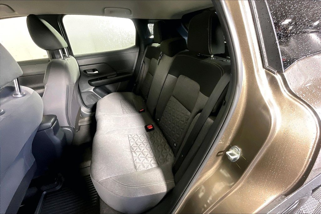 Used 2025 Nissan Kicks SV AWD/4WD image 32