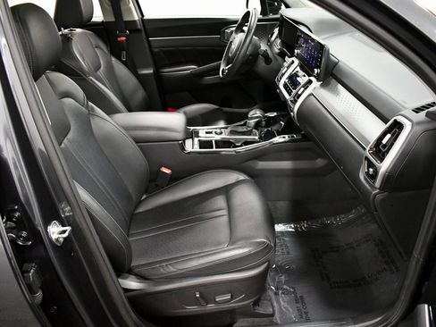 Certified 2023 Kia Sorento SX image 19