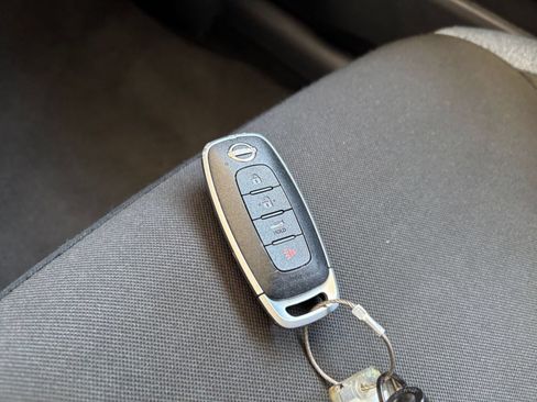 Used 2025 Nissan Versa SV FWD image 21