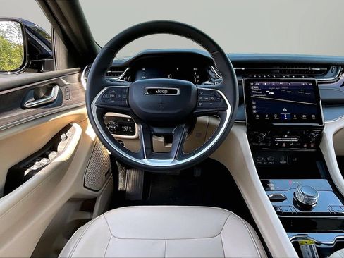 Used 2023 Jeep Grand Cherokee 4WD 4xe image 11