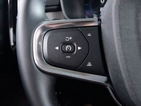 Certified 2025 Volvo XC40 B5 Plus image 17