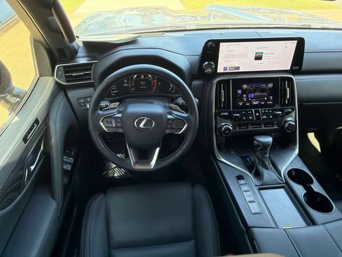 Used 2024 Lexus LX 600 4WD w/ Appearance Package image 23