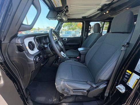 Used 2025 Jeep Wrangler Unlimited Sahara AWD/4WD image 27