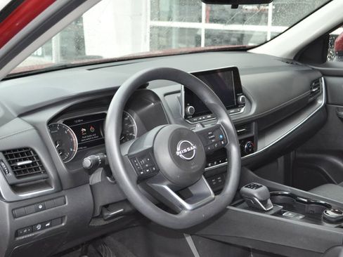 Used 2024 Nissan Rogue SV image 7