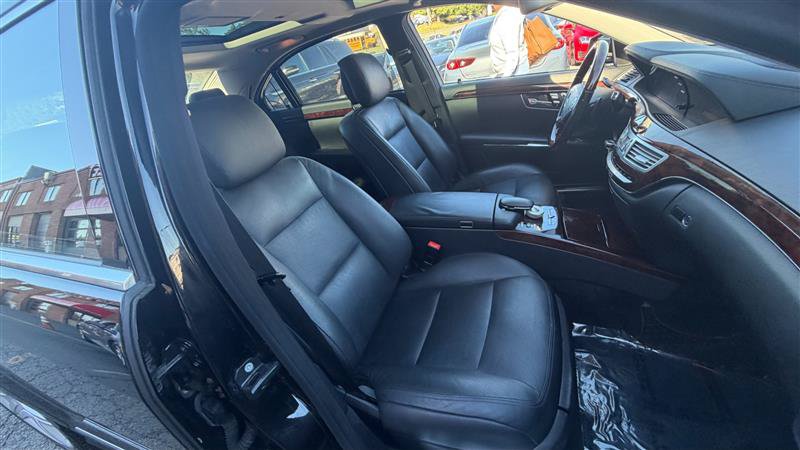 Used 2011 Mercedes-Benz S 550 4MATIC w/ Sport & Premium Pkgs image 8