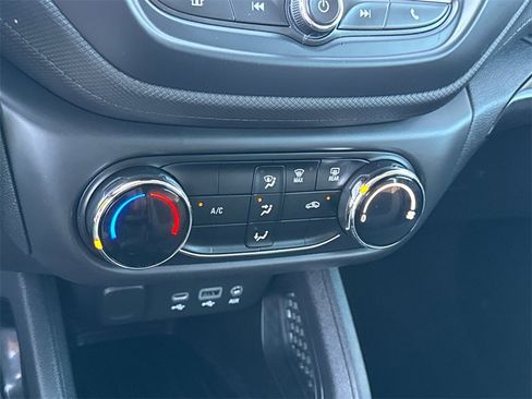 Used 2021 Chevrolet TrailBlazer LS w/ LPO, Blackout Package image 29